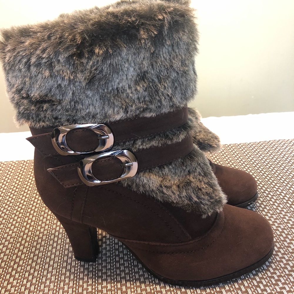Anna Size 6 Brown Suede Booties Faux Fur Buckle
